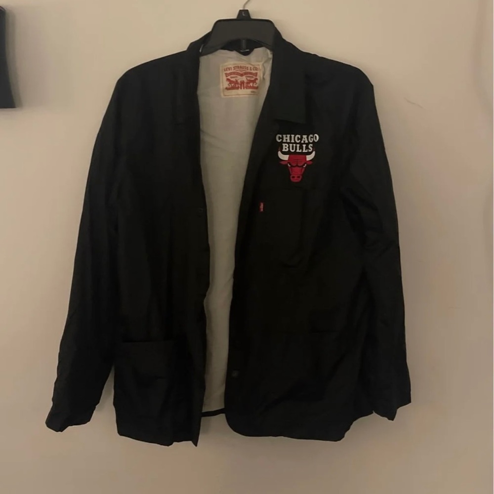 Levi’s Chicago bulls windbreaker